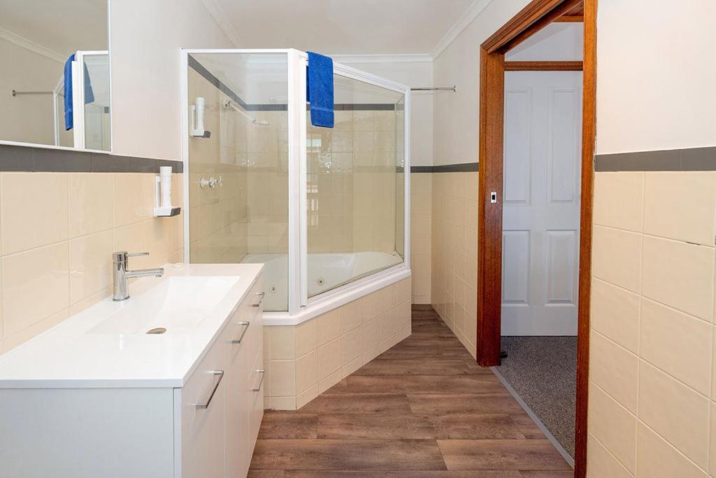 Kitty'S Cottages - Managed By Big4 Strahan Holiday Retreat Buitenkant foto
