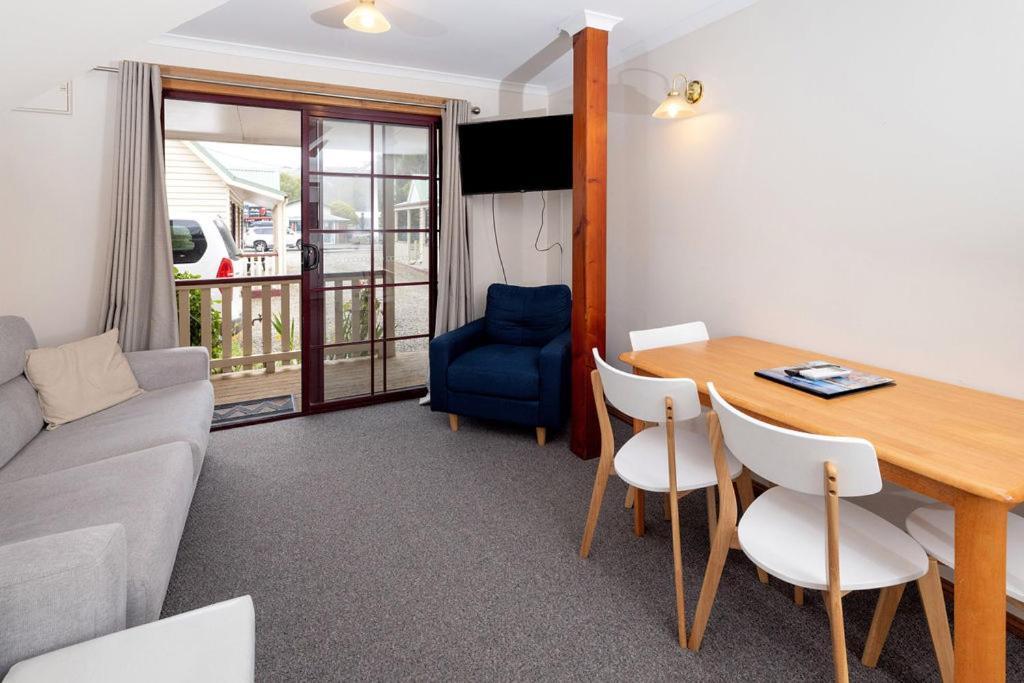 Kitty'S Cottages - Managed By Big4 Strahan Holiday Retreat Buitenkant foto